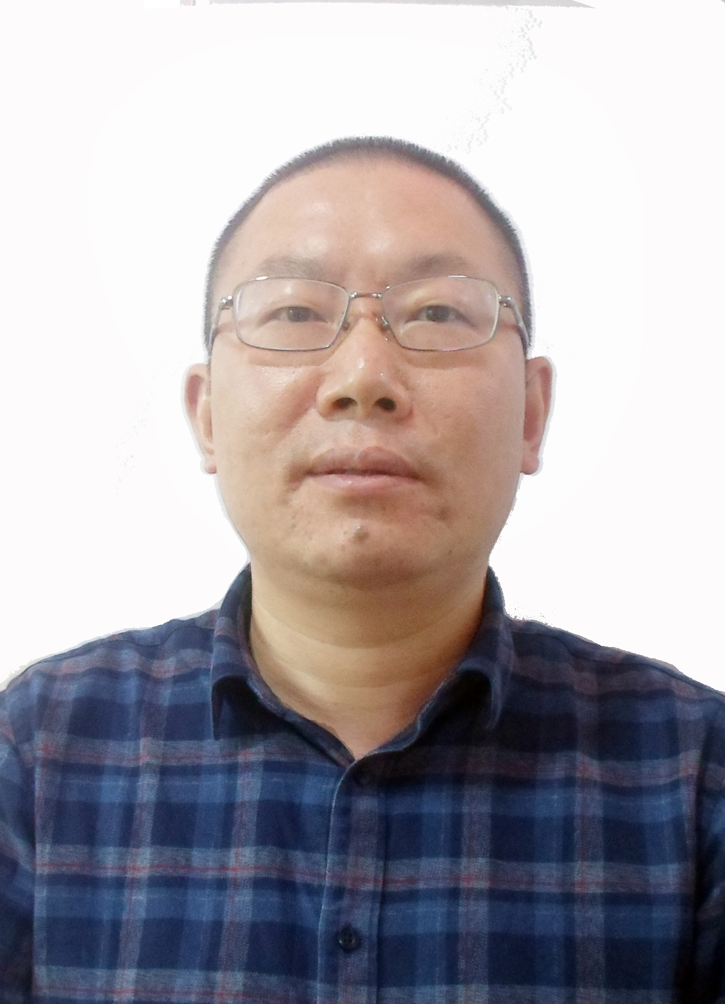 章衛2寸白底證件照.jpg
