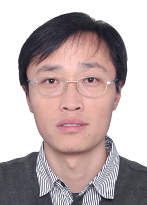 朱英偉2寸白底證件照.jpg
