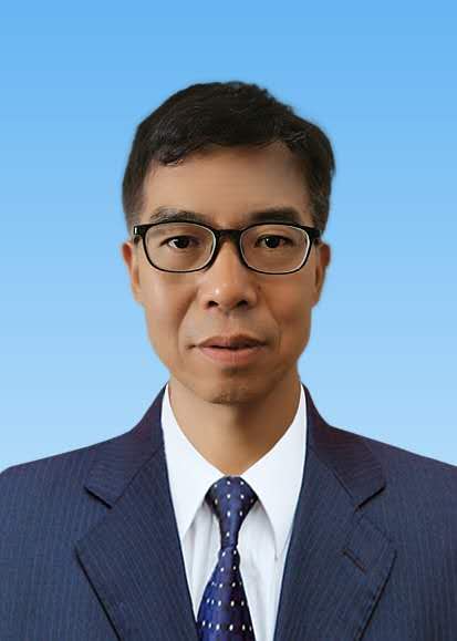 郭英杰2寸藍底照片.jpg